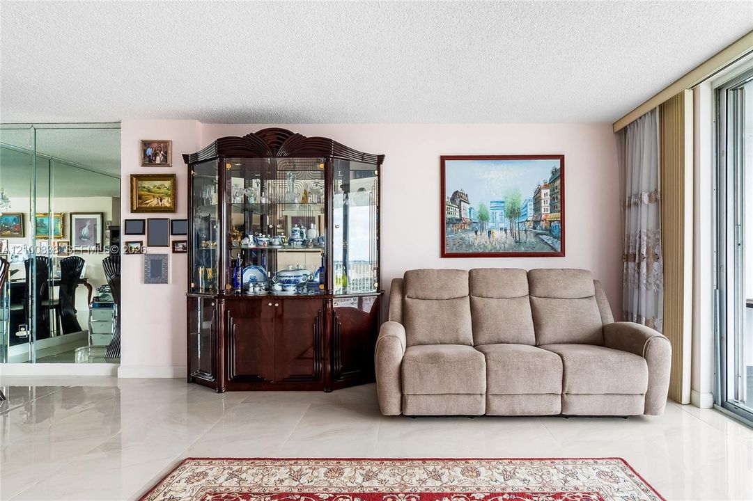 На продажу: $199,000 (1 спален, 2 ванн, 1066 Квадратных фут)