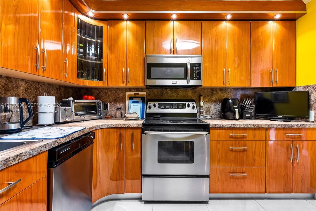 На продажу: $199,000 (1 спален, 2 ванн, 1066 Квадратных фут)