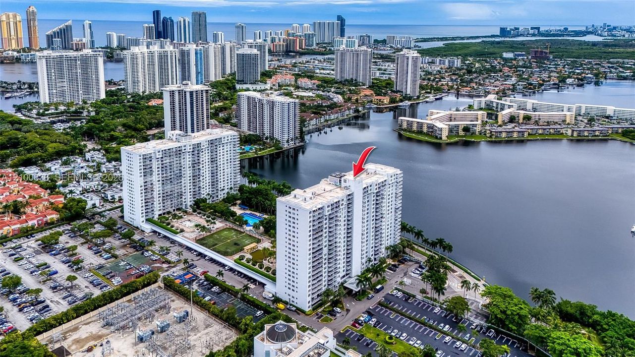 На продажу: $199,000 (1 спален, 2 ванн, 1066 Квадратных фут)