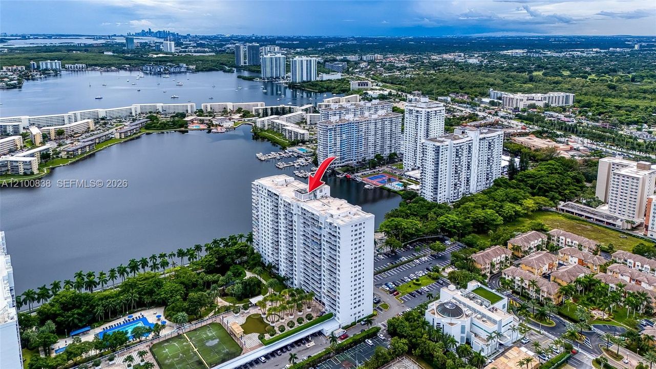 На продажу: $199,000 (1 спален, 2 ванн, 1066 Квадратных фут)