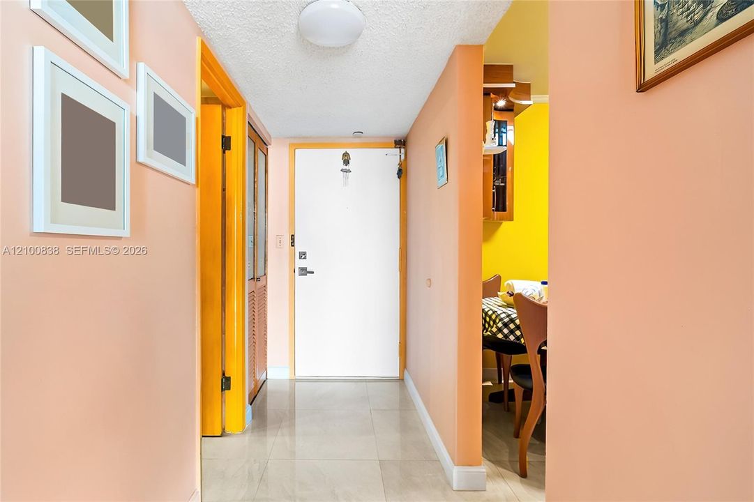 На продажу: $199,000 (1 спален, 2 ванн, 1066 Квадратных фут)