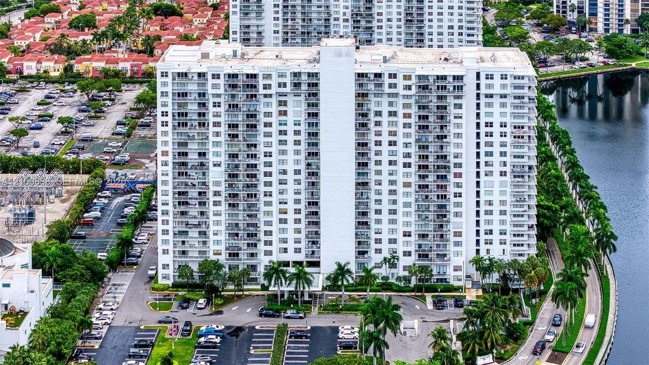 На продажу: $199,000 (1 спален, 2 ванн, 1066 Квадратных фут)