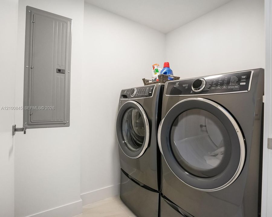 For Rent: $13,500 (3 beds, 2 baths, 0 Square Feet)