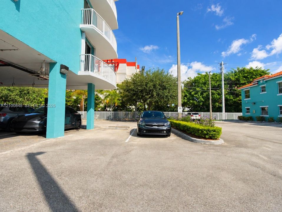 На продажу: $395,000 (2 спален, 2 ванн, 1069 Квадратных фут)