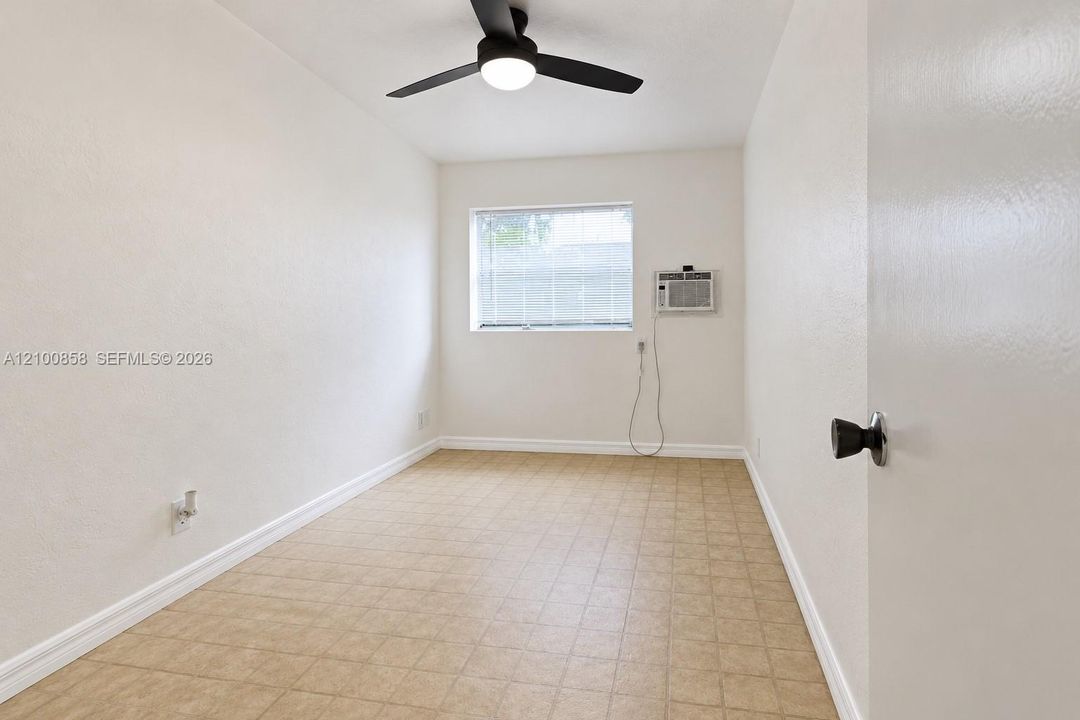 En Venta: $475,000 (4 camas, 2 baños, 1461 Pies cuadrados)