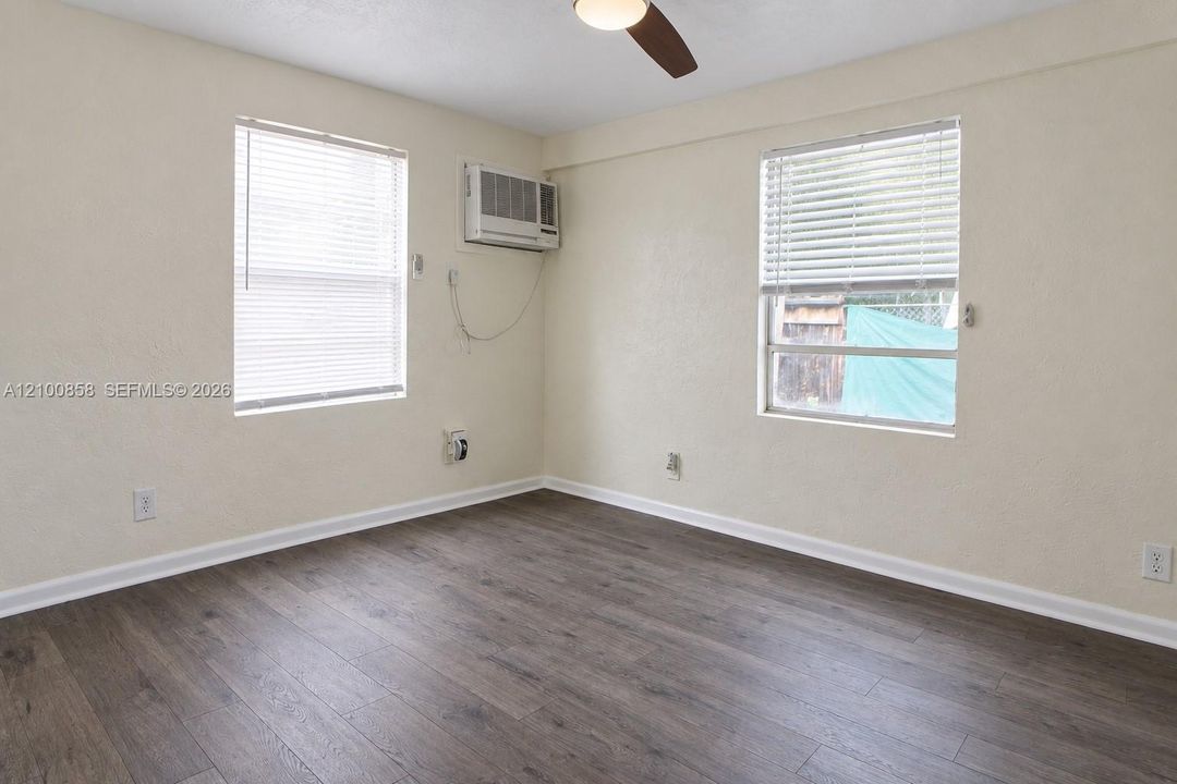 En Venta: $475,000 (4 camas, 2 baños, 1461 Pies cuadrados)