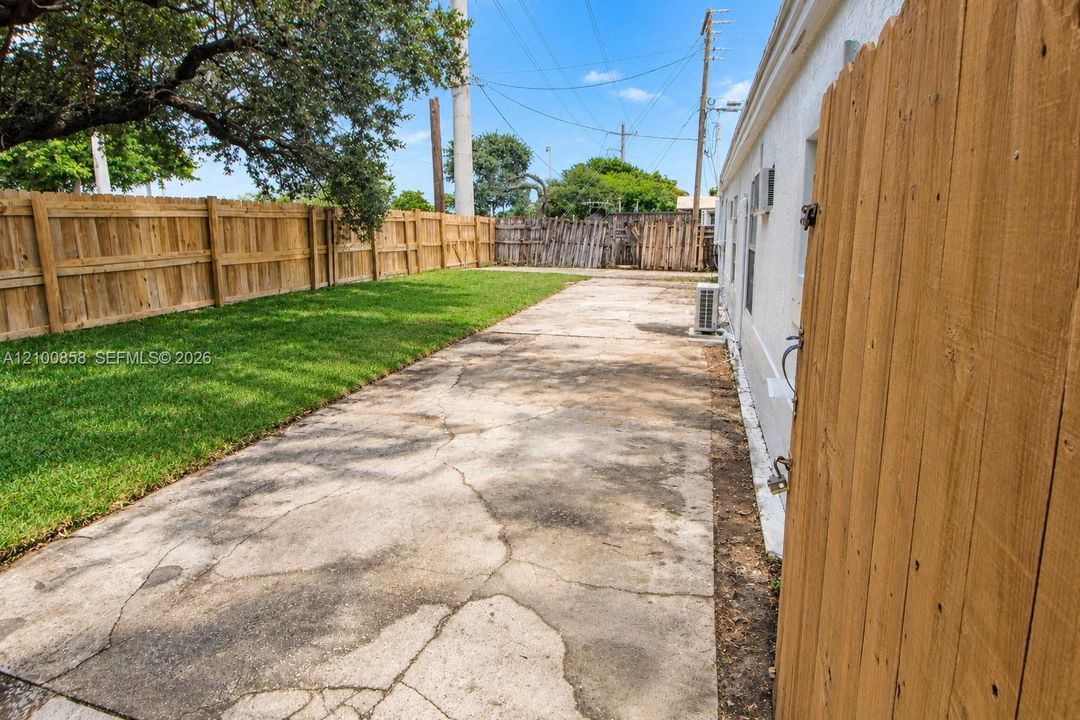 En Venta: $475,000 (4 camas, 2 baños, 1461 Pies cuadrados)