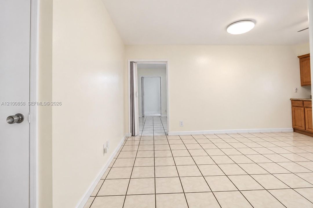 En Venta: $475,000 (4 camas, 2 baños, 1461 Pies cuadrados)