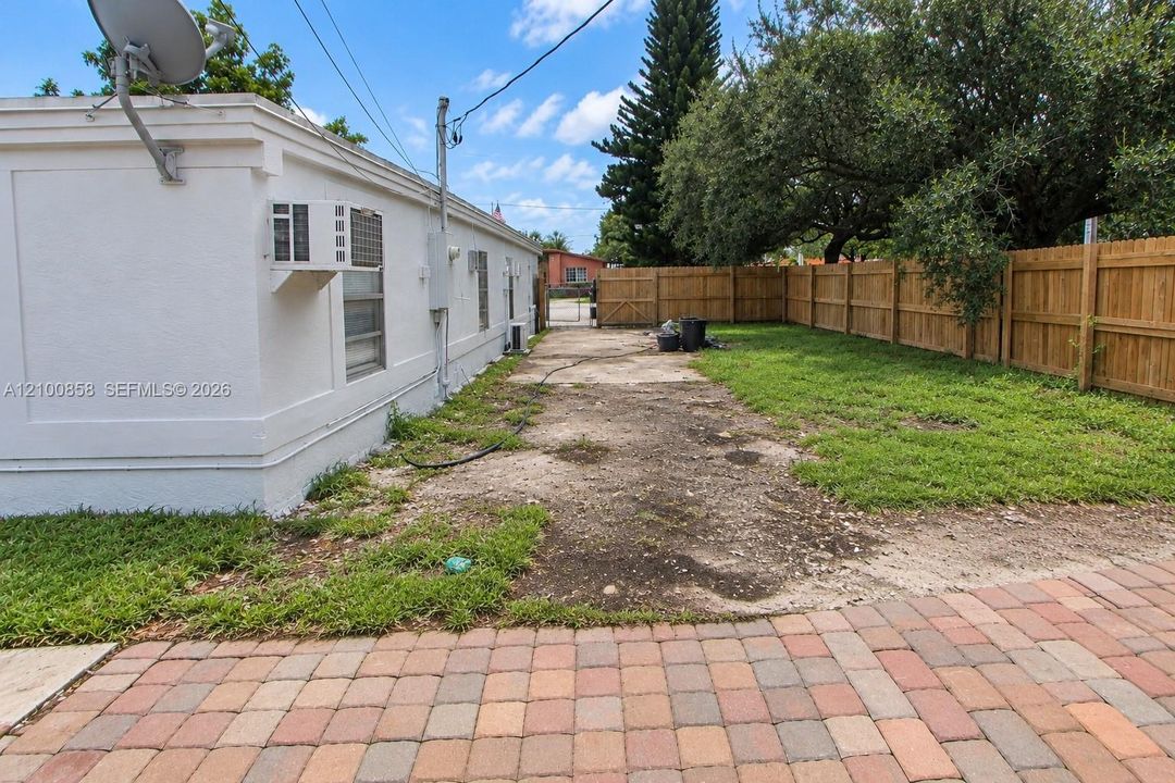 En Venta: $475,000 (4 camas, 2 baños, 1461 Pies cuadrados)