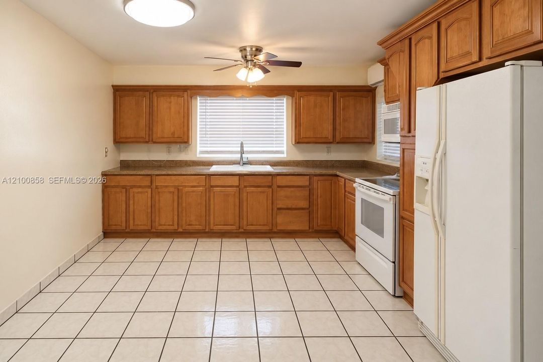 En Venta: $475,000 (4 camas, 2 baños, 1461 Pies cuadrados)