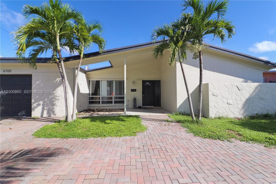 For Sale: $570,000 (3 beds, 2 baths, 1724 Square Feet)
