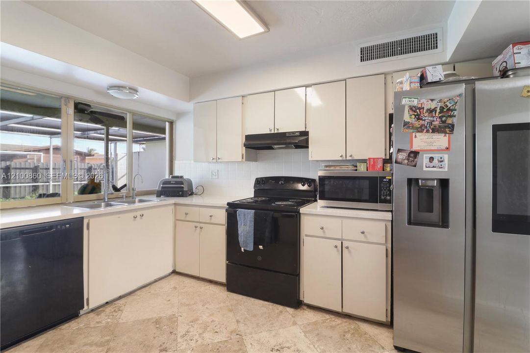 For Sale: $570,000 (3 beds, 2 baths, 1724 Square Feet)