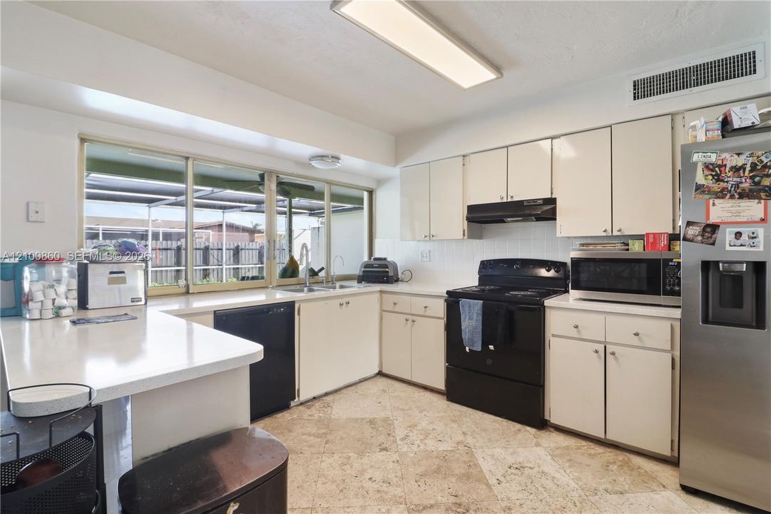 For Sale: $570,000 (3 beds, 2 baths, 1724 Square Feet)