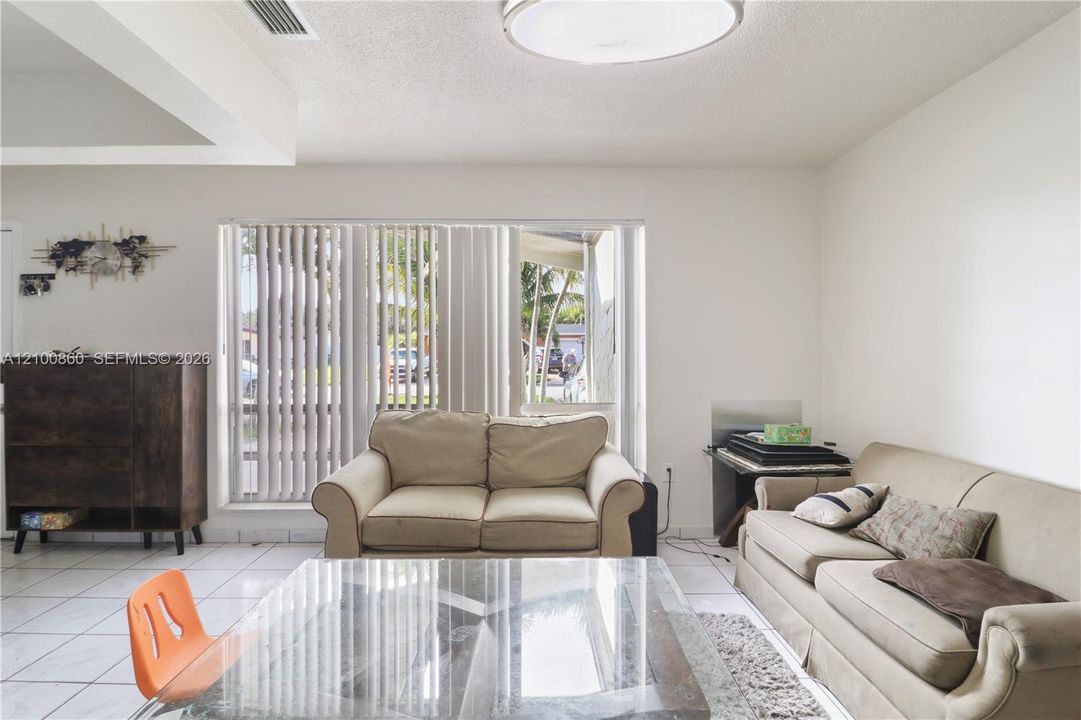 For Sale: $570,000 (3 beds, 2 baths, 1724 Square Feet)