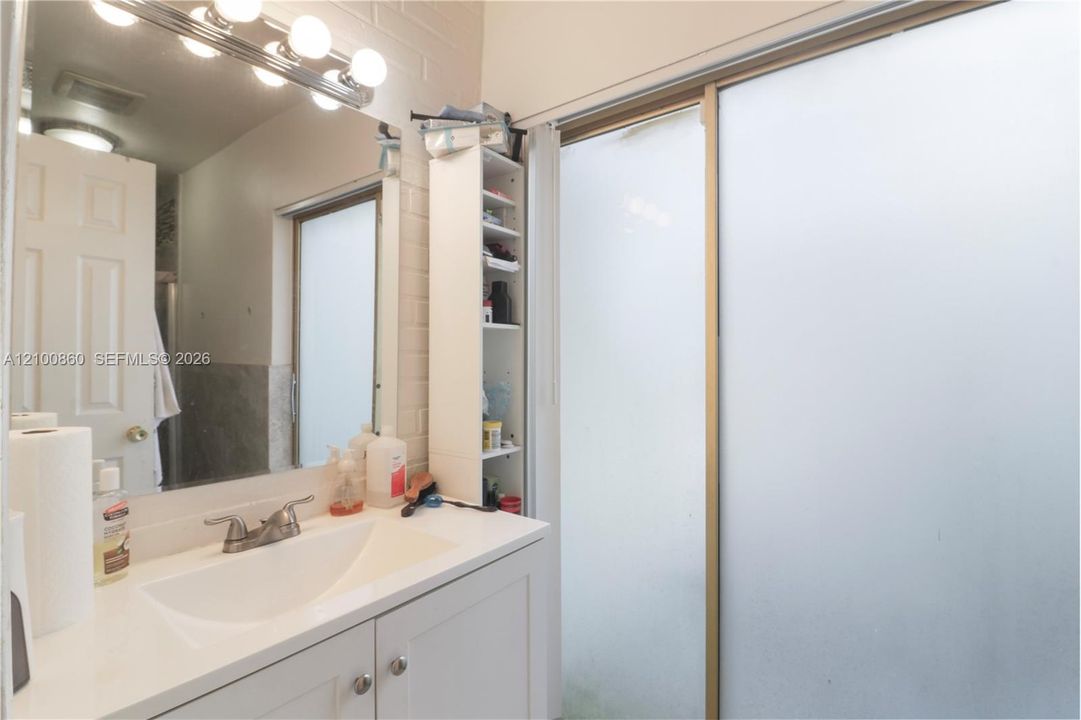 For Sale: $570,000 (3 beds, 2 baths, 1724 Square Feet)