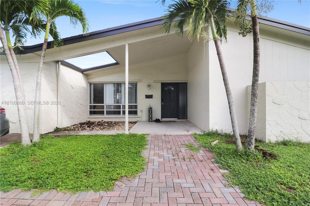 For Sale: $570,000 (3 beds, 2 baths, 1724 Square Feet)