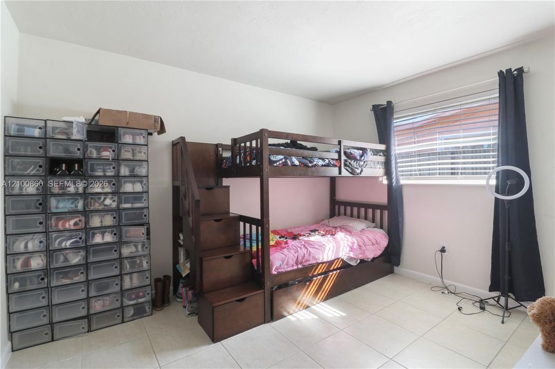 For Sale: $570,000 (3 beds, 2 baths, 1724 Square Feet)