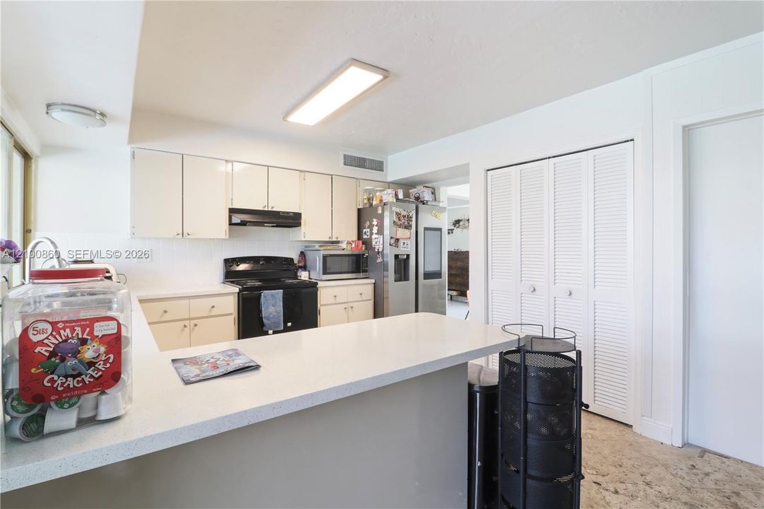 For Sale: $570,000 (3 beds, 2 baths, 1724 Square Feet)