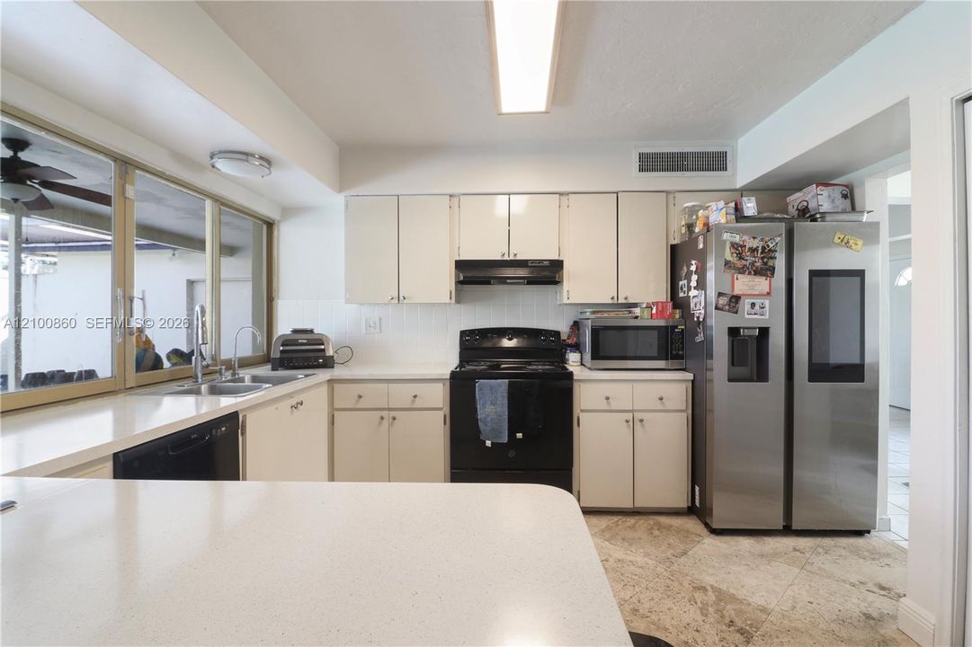 For Sale: $570,000 (3 beds, 2 baths, 1724 Square Feet)