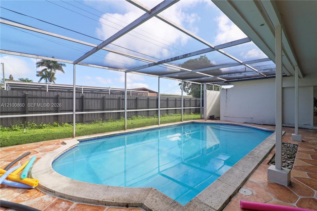 For Sale: $570,000 (3 beds, 2 baths, 1724 Square Feet)
