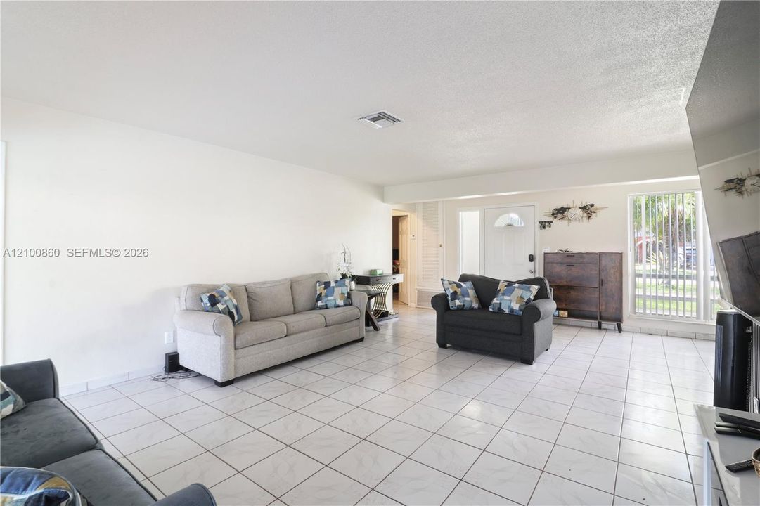 For Sale: $570,000 (3 beds, 2 baths, 1724 Square Feet)