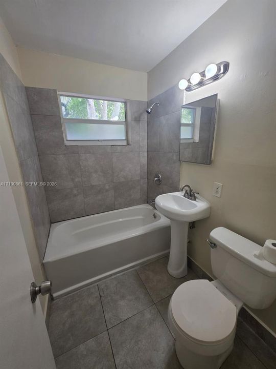 For Rent: $1,300 (1 beds, 1 baths, 2094 Square Feet)