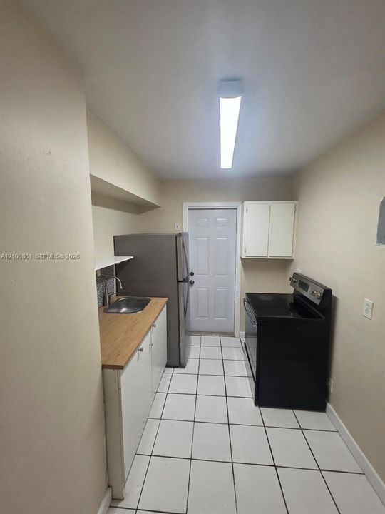 For Rent: $1,300 (1 beds, 1 baths, 2094 Square Feet)