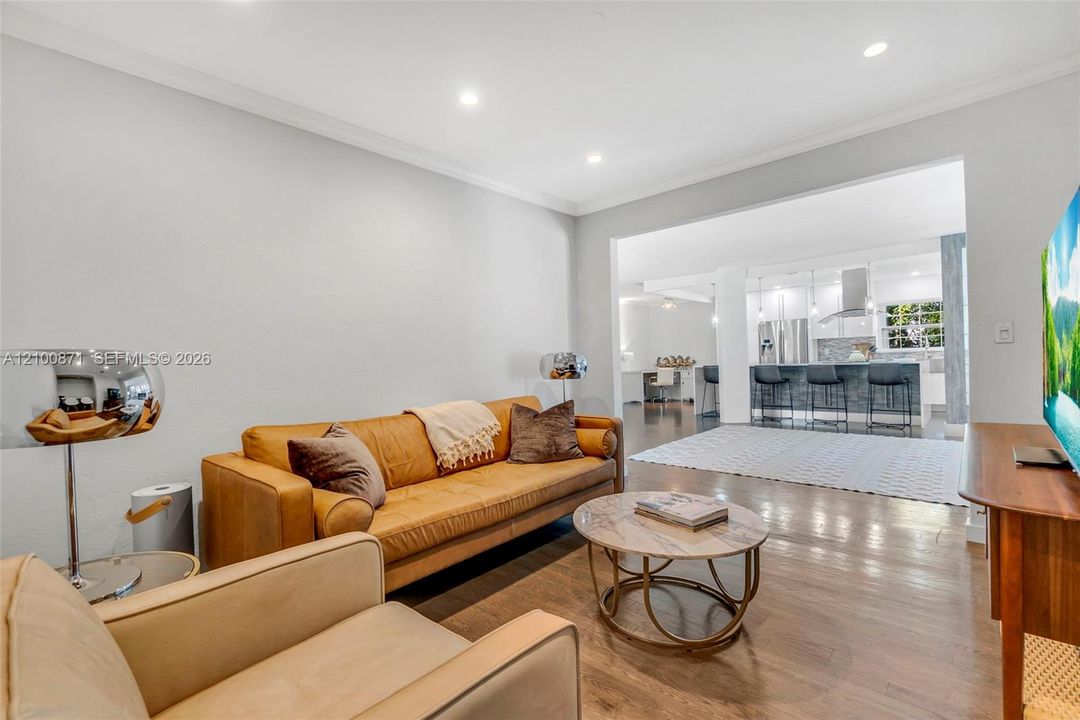En Venta: $2,200,000 (3 camas, 3 baños, 2148 Pies cuadrados)