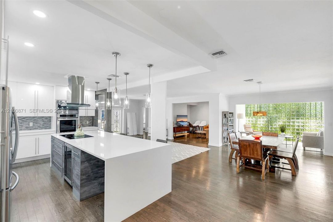 En Venta: $2,200,000 (3 camas, 3 baños, 2148 Pies cuadrados)