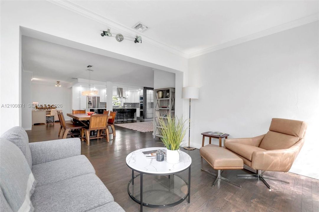 En Venta: $2,200,000 (3 camas, 3 baños, 2148 Pies cuadrados)