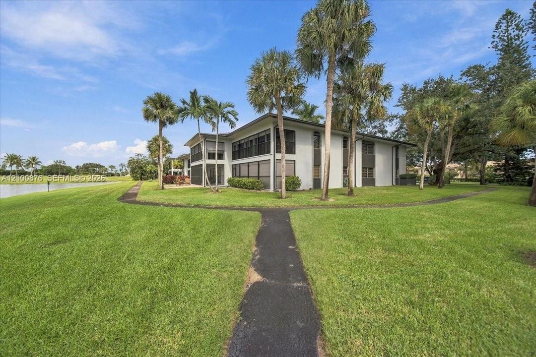 For Sale: $450,000 (3 beds, 2 baths, 1844 Square Feet)