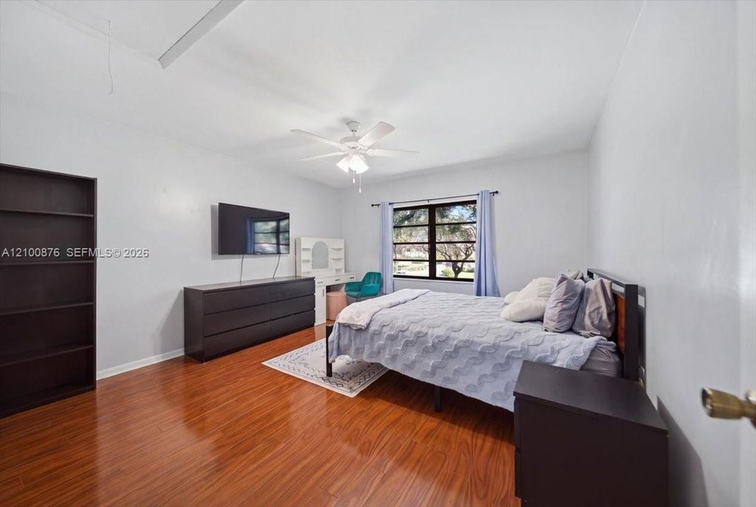 For Sale: $450,000 (3 beds, 2 baths, 1844 Square Feet)