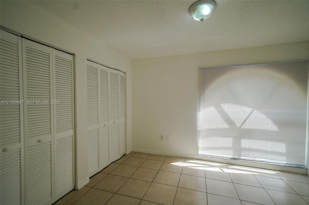 For Rent: $2,300 (2 beds, 2 baths, 911 Square Feet)