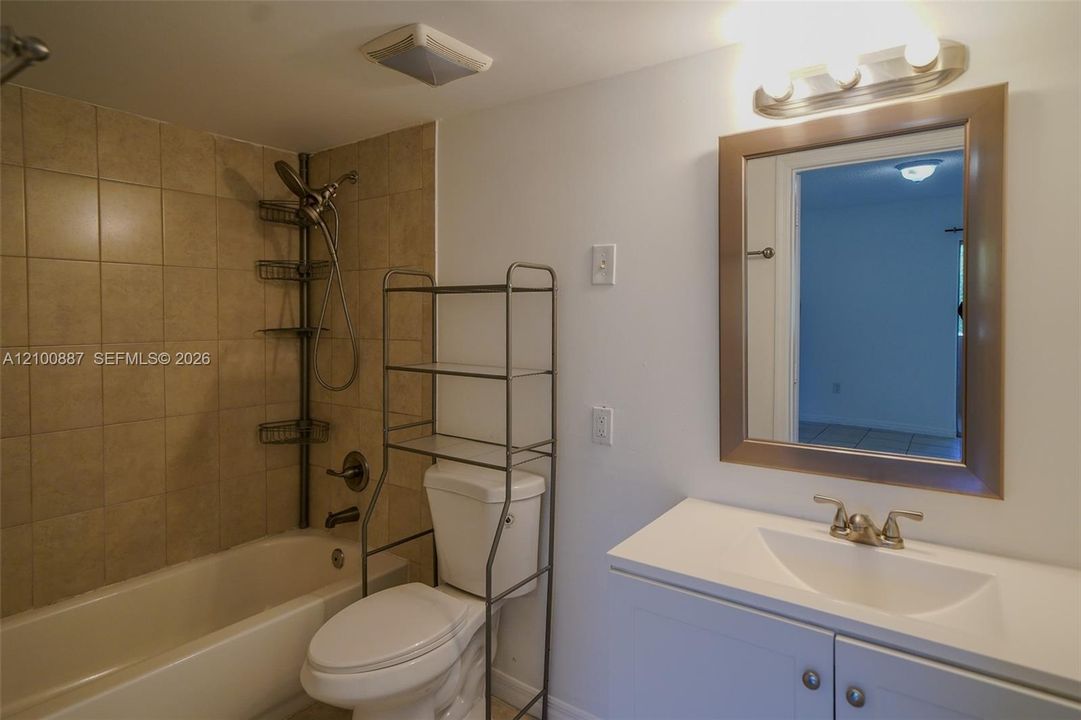 For Rent: $2,300 (2 beds, 2 baths, 911 Square Feet)