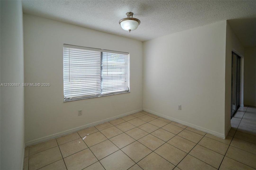 For Rent: $2,300 (2 beds, 2 baths, 911 Square Feet)