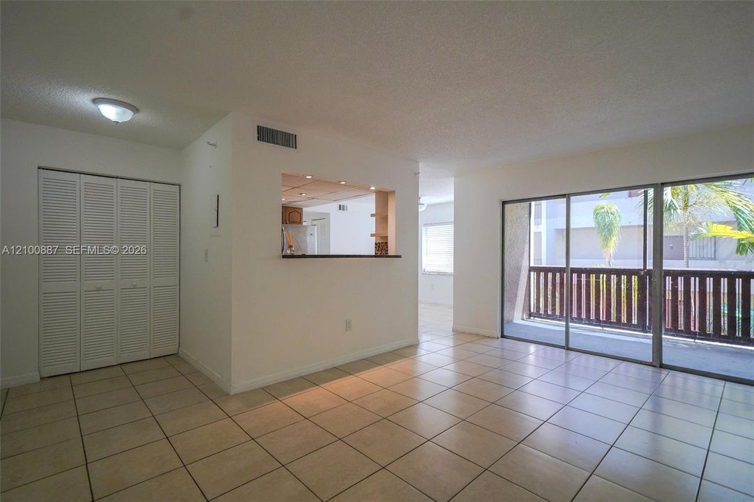 For Rent: $2,300 (2 beds, 2 baths, 911 Square Feet)
