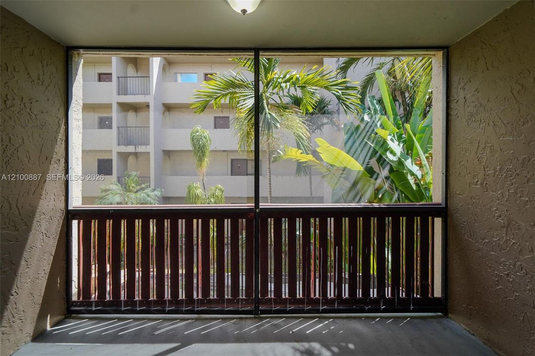 For Rent: $2,300 (2 beds, 2 baths, 911 Square Feet)