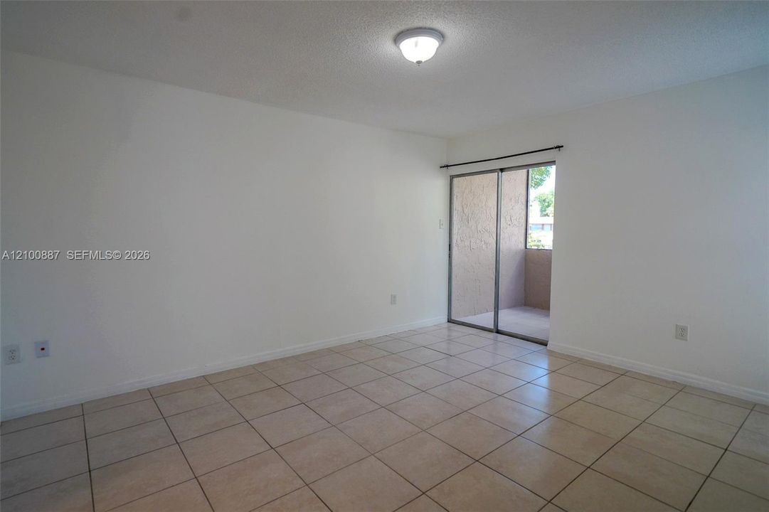 For Rent: $2,300 (2 beds, 2 baths, 911 Square Feet)