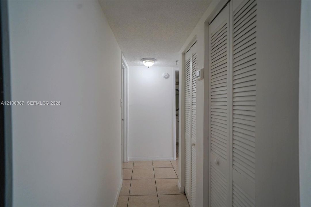 For Rent: $2,300 (2 beds, 2 baths, 911 Square Feet)