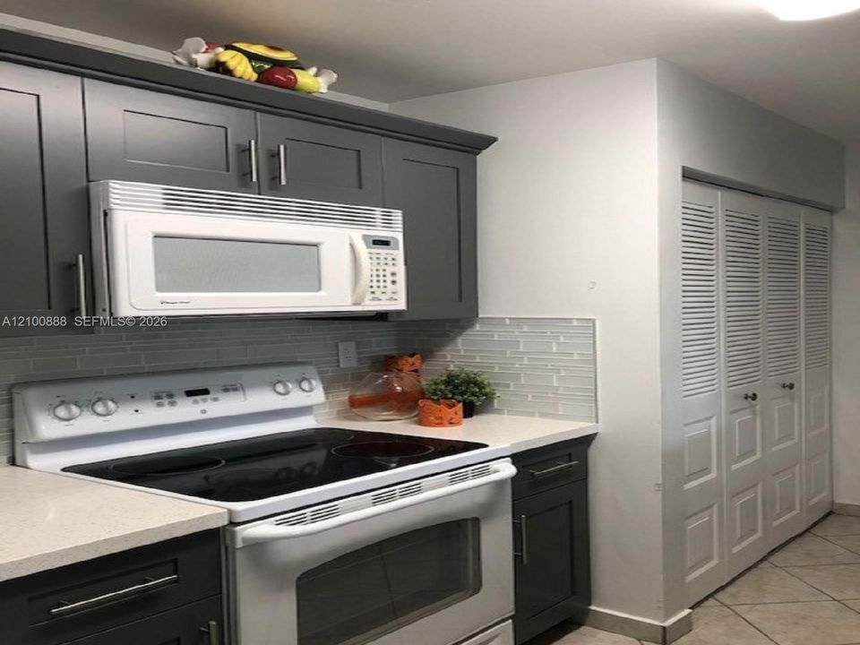 В аренду: $2,399 (3 спален, 2 ванн, 858 Квадратных фут)
