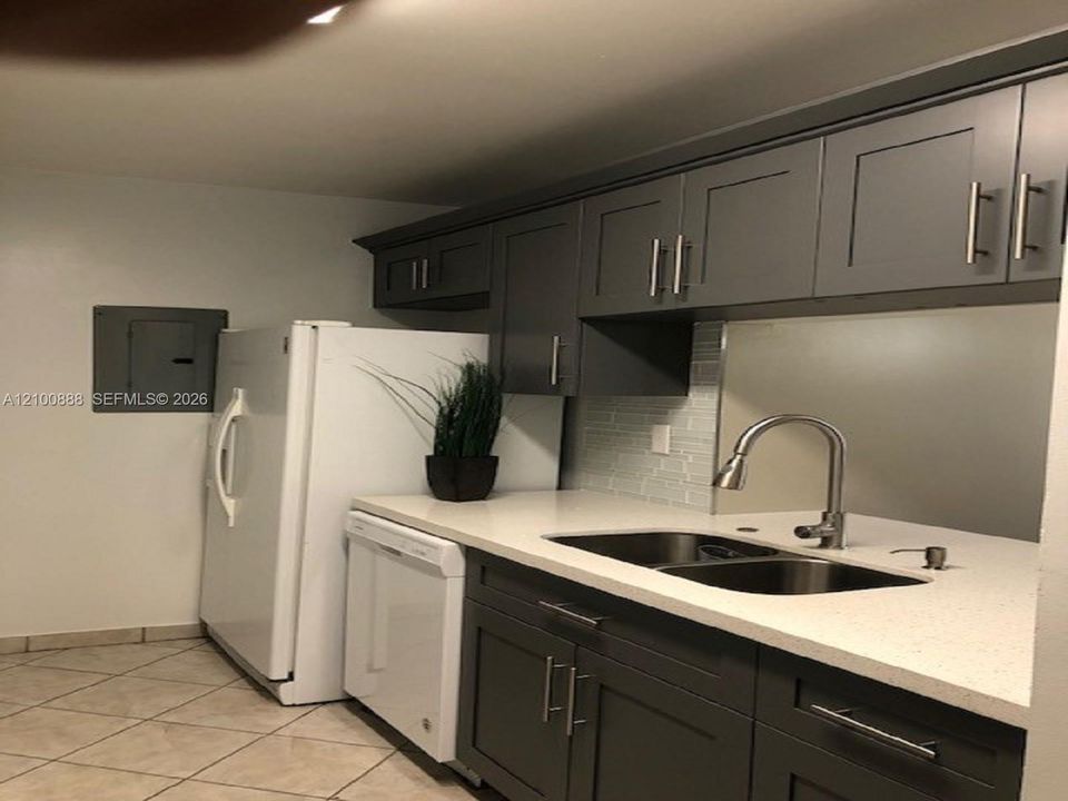 В аренду: $2,399 (3 спален, 2 ванн, 858 Квадратных фут)
