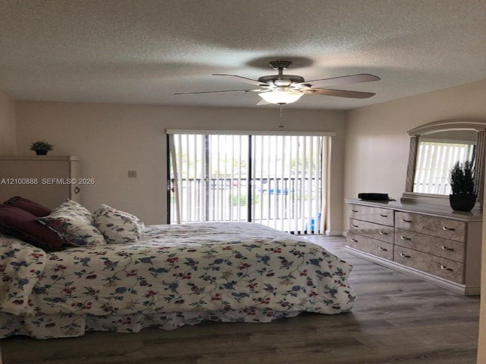 В аренду: $2,399 (3 спален, 2 ванн, 858 Квадратных фут)
