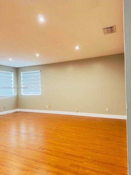For Rent: $6,200 (4 beds, 2 baths, 3284 Square Feet)