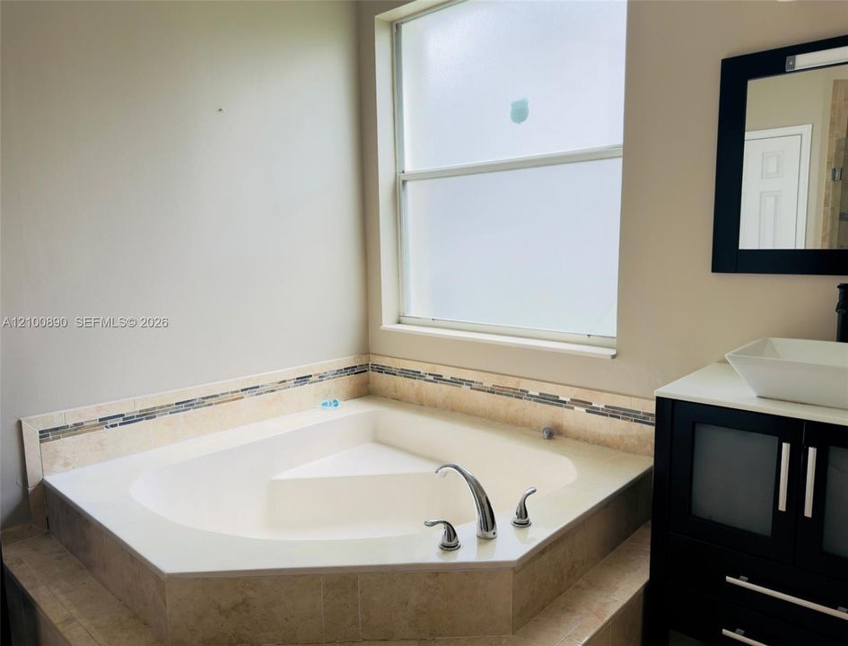 For Rent: $6,200 (4 beds, 2 baths, 3284 Square Feet)