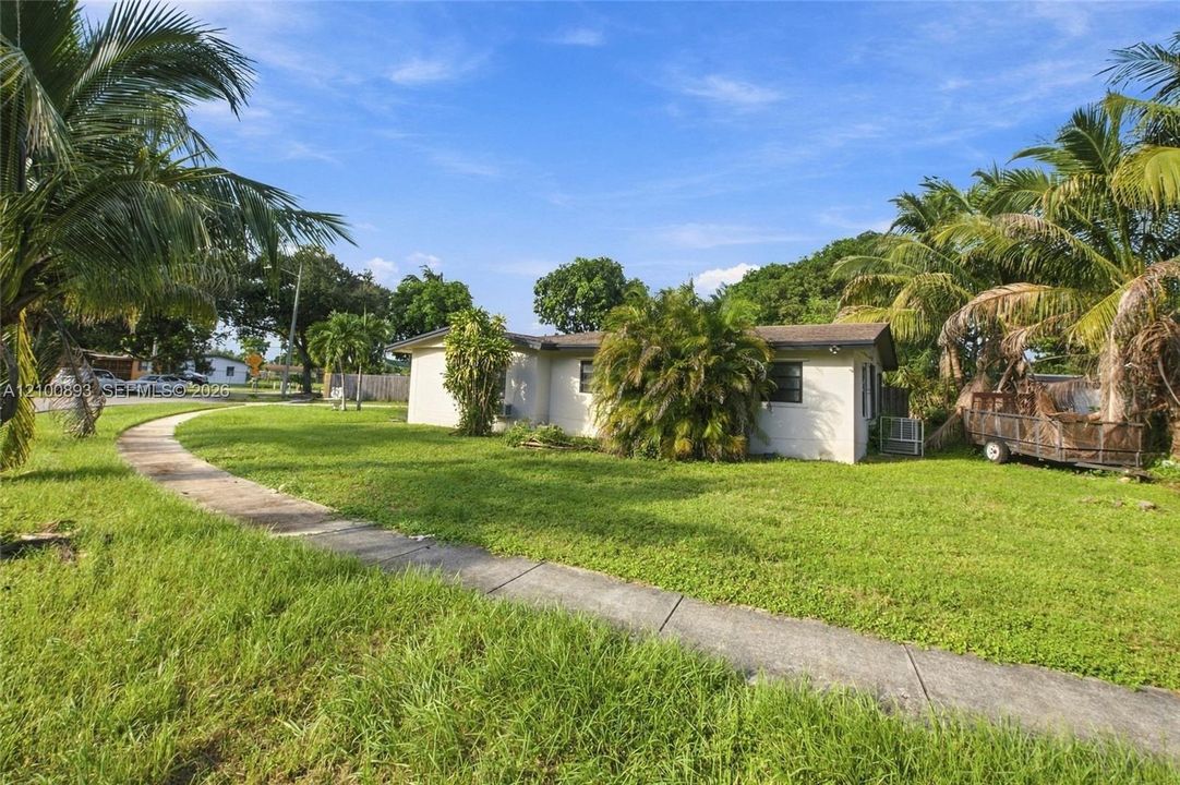 На продажу: $385,000 (3 спален, 2 ванн, 1978 Квадратных фут)