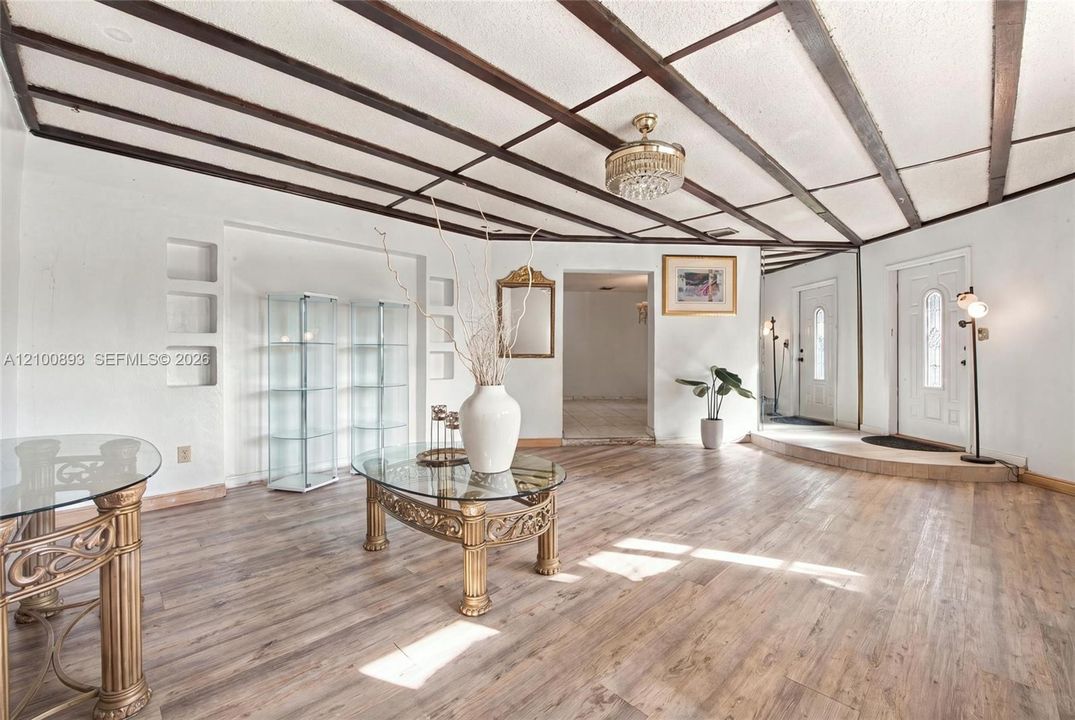 На продажу: $385,000 (3 спален, 2 ванн, 1978 Квадратных фут)