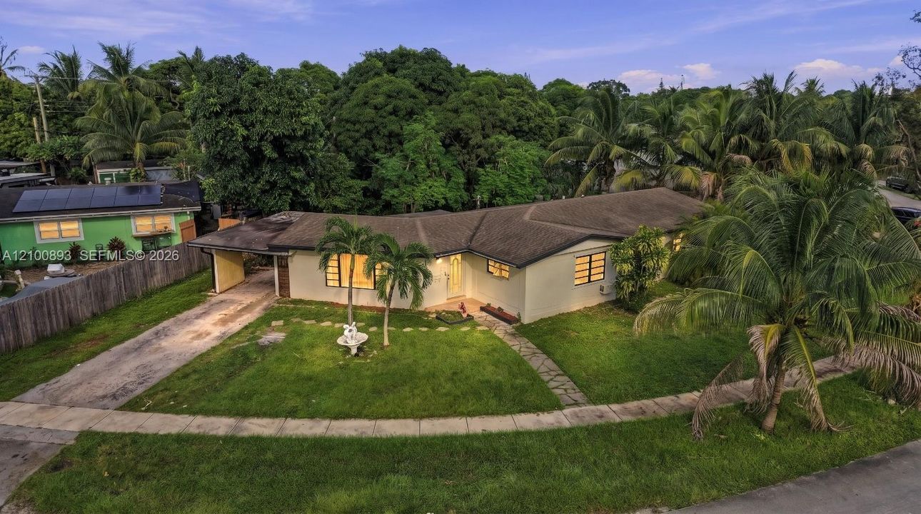 На продажу: $385,000 (3 спален, 2 ванн, 1978 Квадратных фут)