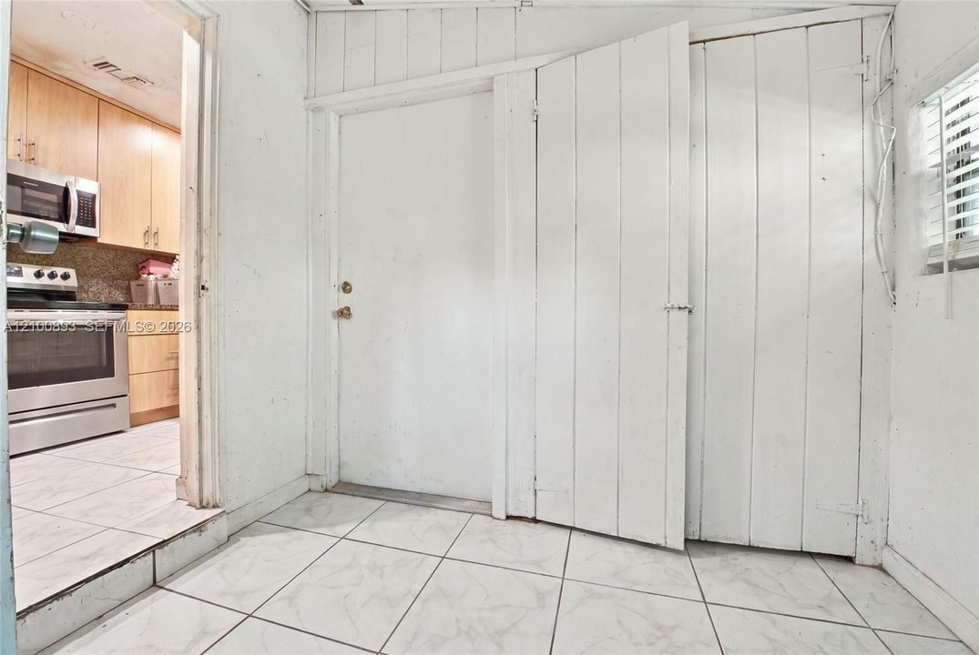 На продажу: $385,000 (3 спален, 2 ванн, 1978 Квадратных фут)
