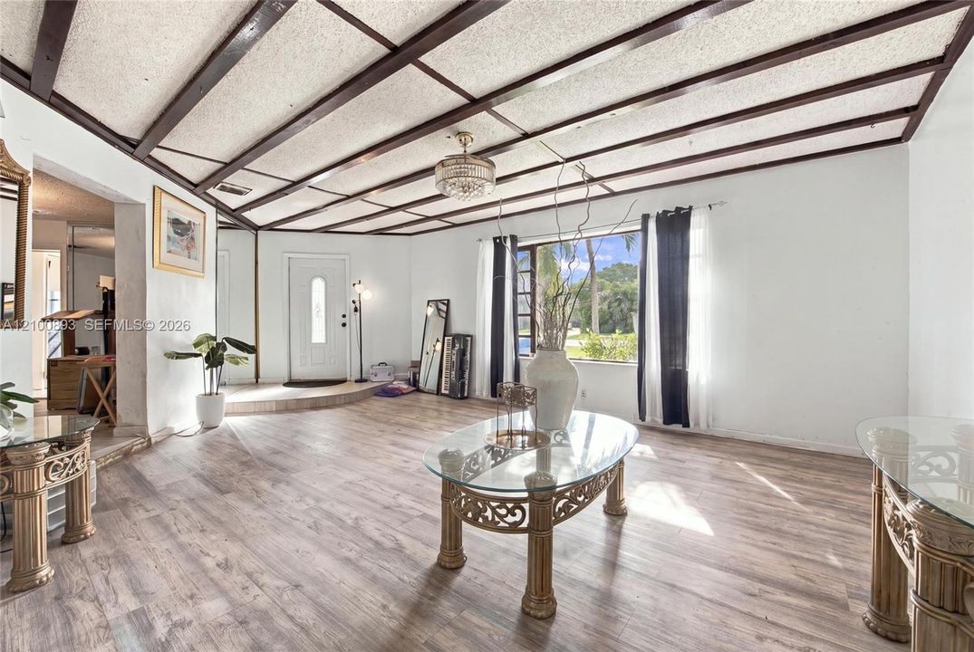 На продажу: $385,000 (3 спален, 2 ванн, 1978 Квадратных фут)