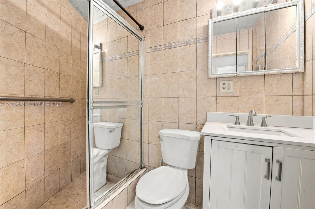На продажу: $385,000 (3 спален, 2 ванн, 1978 Квадратных фут)